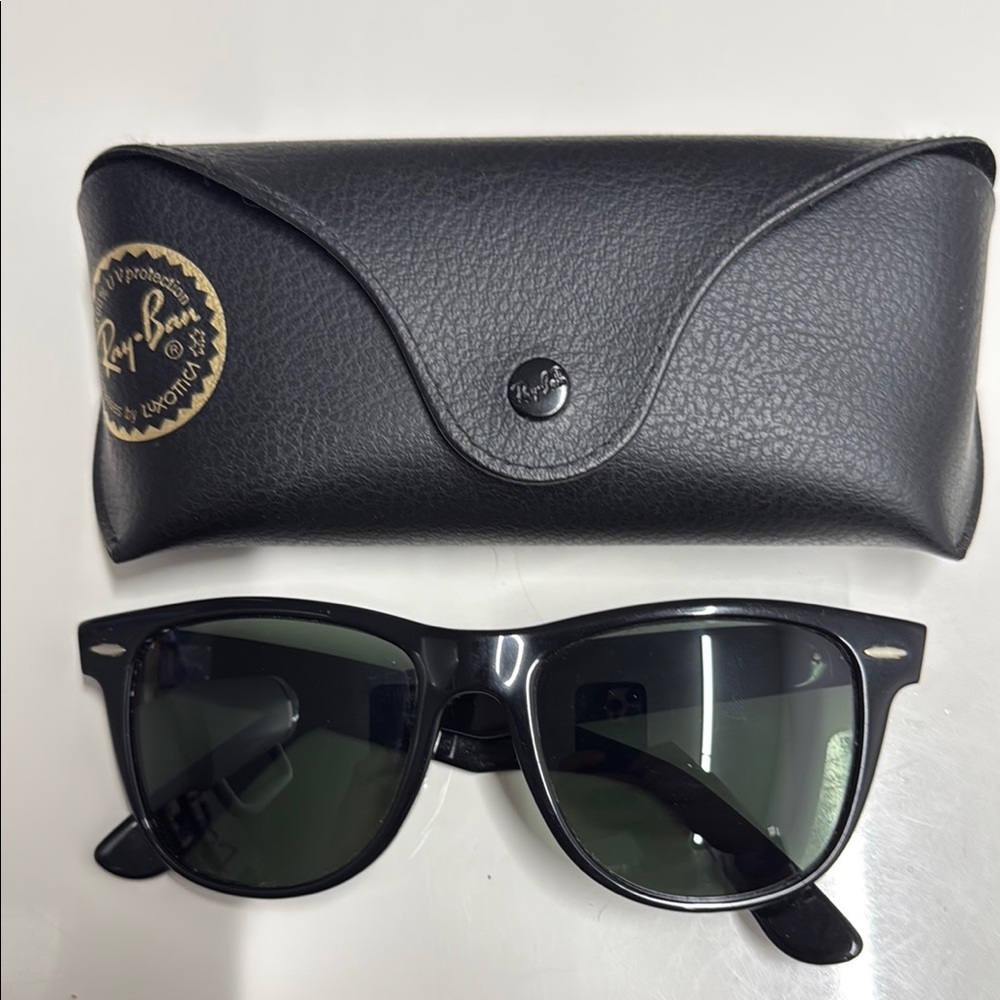 Ray-Ban Black Wayfarer with Case
